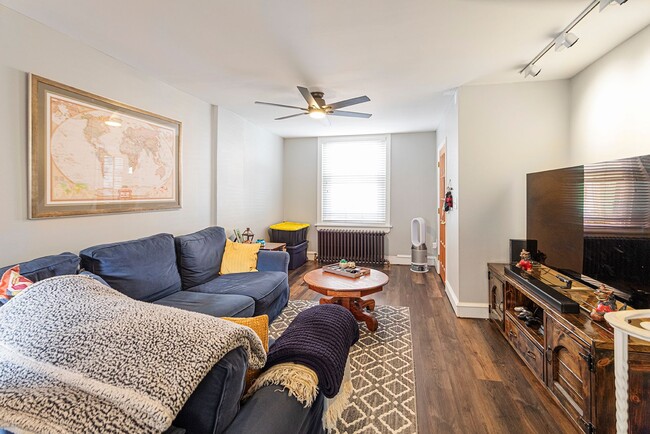 Building Photo - Fitler Square Three Bed Home