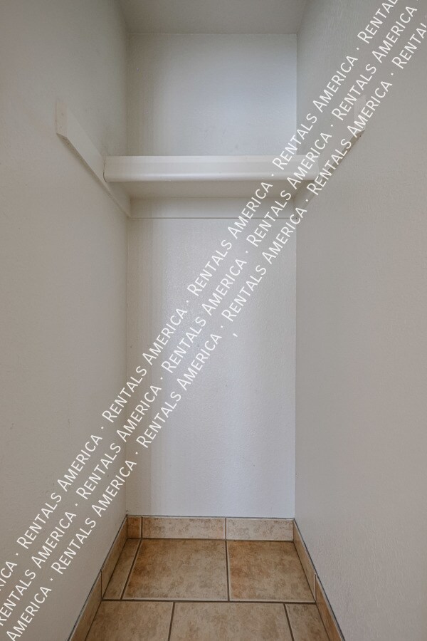 Building Photo - Check out this beautiful 2-bedroom, 2.5 ba...