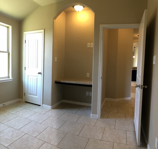 Building Photo - Amazing Like New Duplex close to Fort Hood