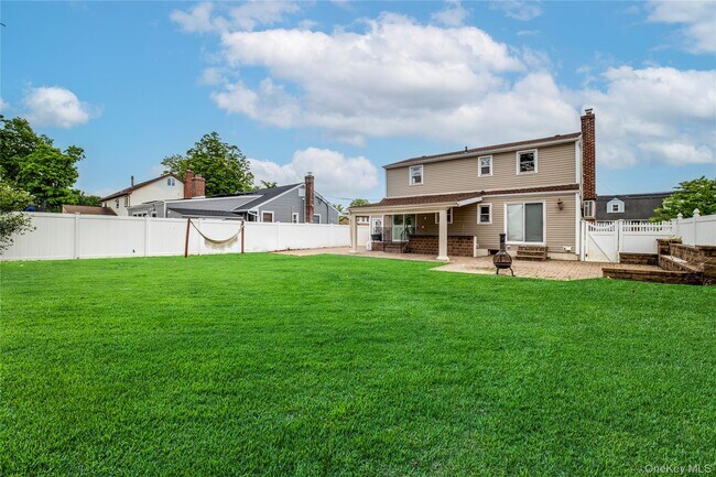 Building Photo - 3883 Franklin Ave