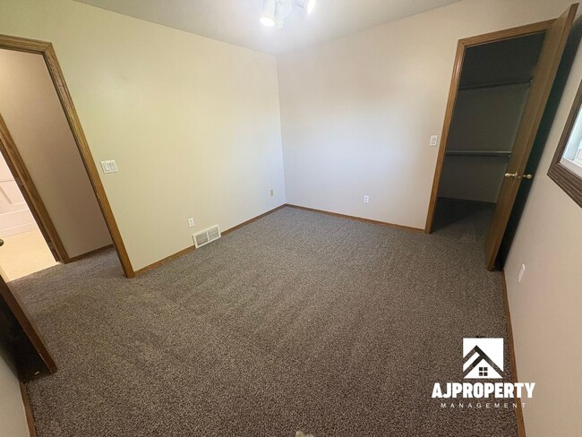 Building Photo - 2208 S Larch Ave