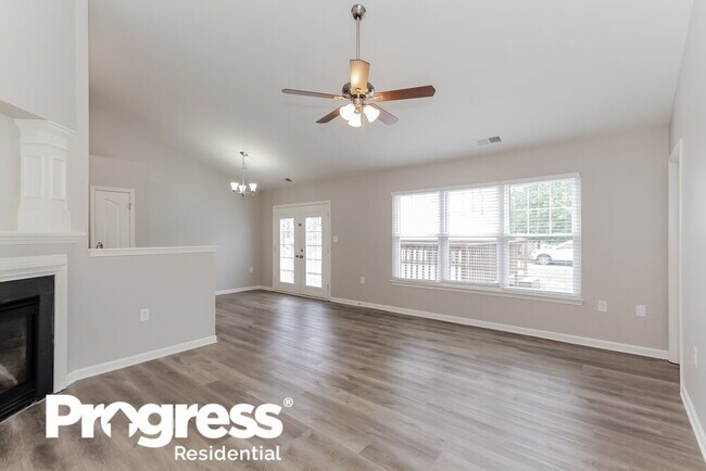 Building Photo - 10129 Green Hedge Ave