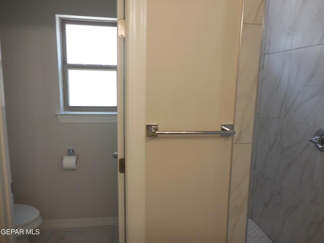 Building Photo - 552 Pne Vly Pl