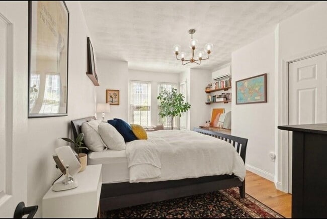 Building Photo - 171 Brooks St