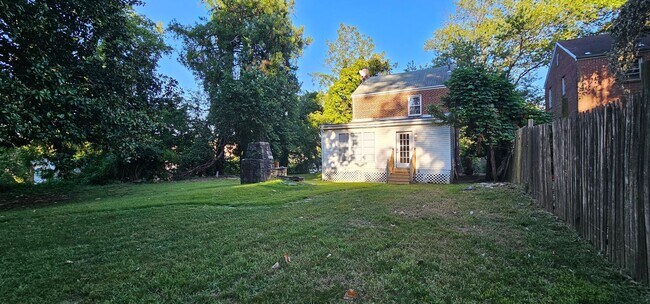 Building Photo - 3744 Camden St SE
