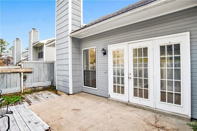 Building Photo - 5900 Grelot Rd