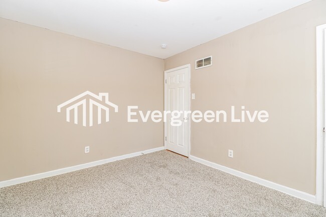 Building Photo - 230 W St Anthony Ln