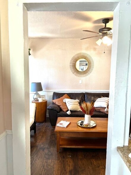 Living room - 214 W De la Guerra St