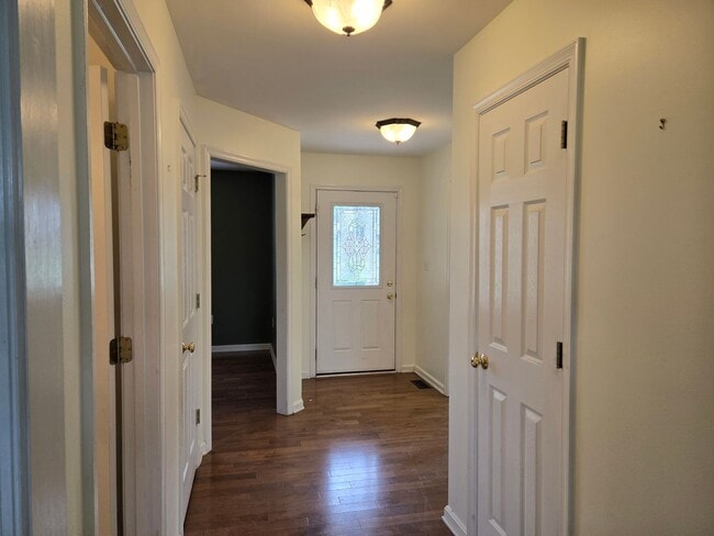 Building Photo - 3 Bed, 2.5 Bath Single Family Home in Mart...