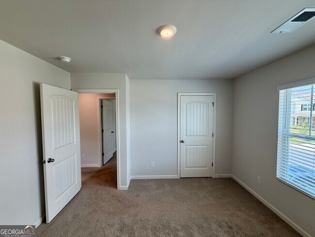 Building Photo - 8233 Bluewater Dr