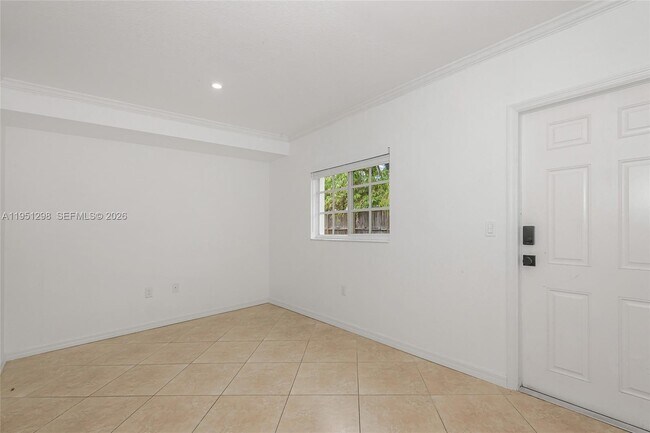 Building Photo - 1000 Palm Trail