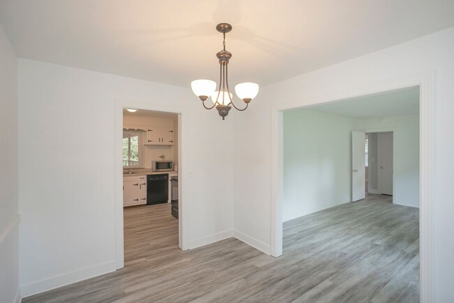 Building Photo - 208 Hillcrest Dr