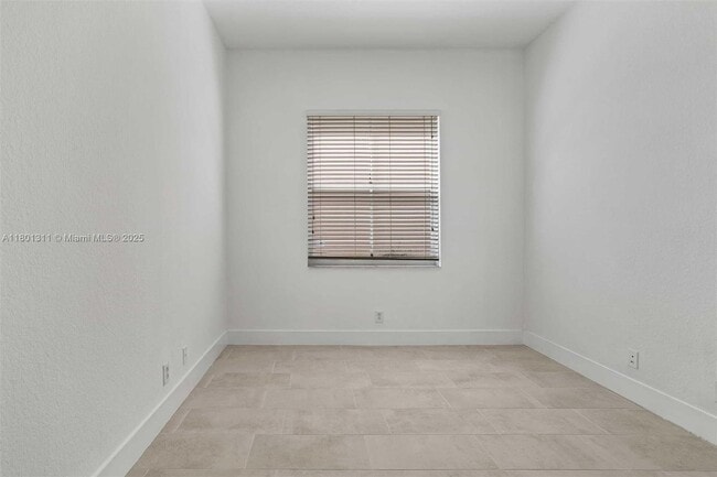 Building Photo - 1736 Aspen Ln