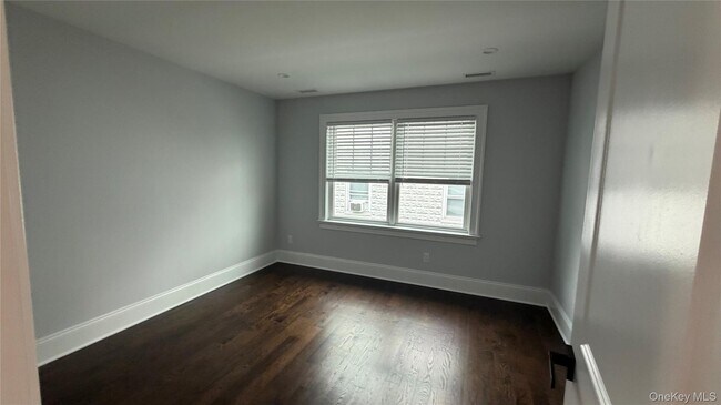 Building Photo - 172 Lakeview Ave