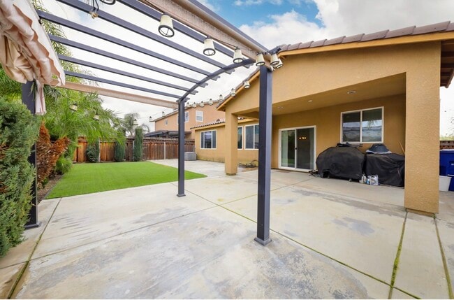 Building Photo - 5900 Warren Ridge Dr