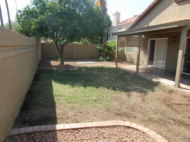 Building Photo - 3305 E Wildwood Dr