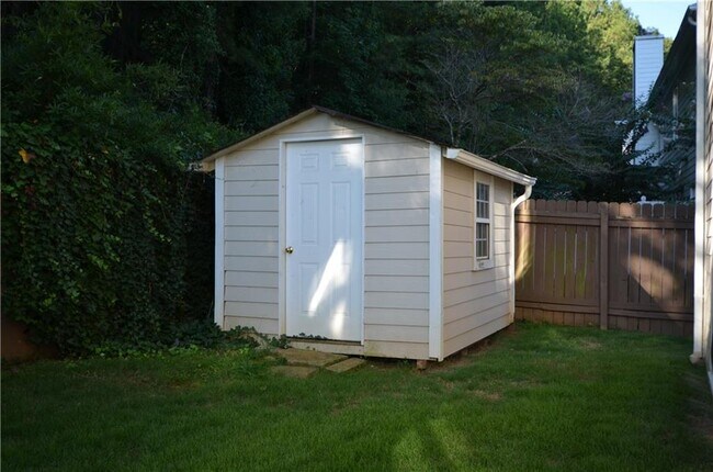 Building Photo - 2076 Fairport Way