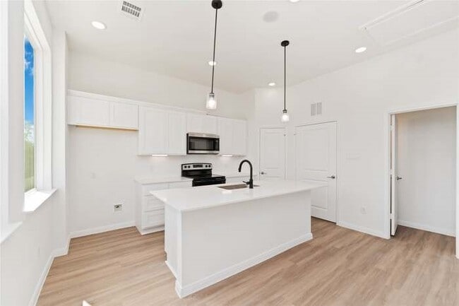 Building Photo - 4710 Mallow St