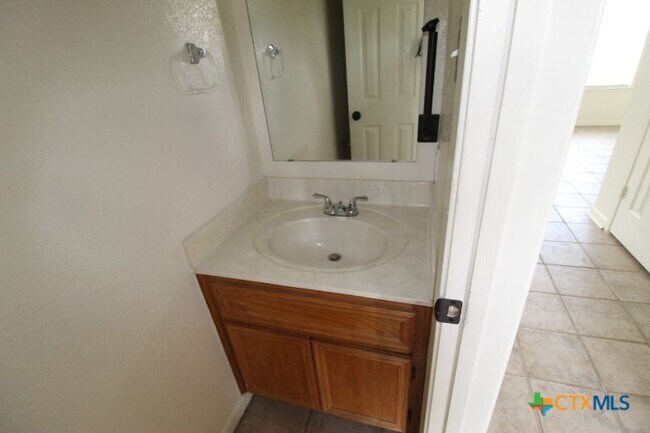 Building Photo - 2412 Skylark Cir