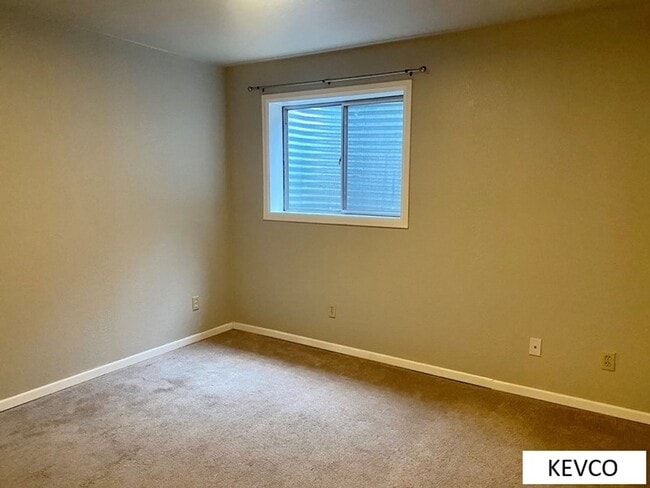 Building Photo - Sweet Home - Central Fort Collins!