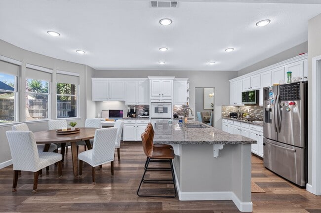 Building Photo - 9427 N Winery Ave