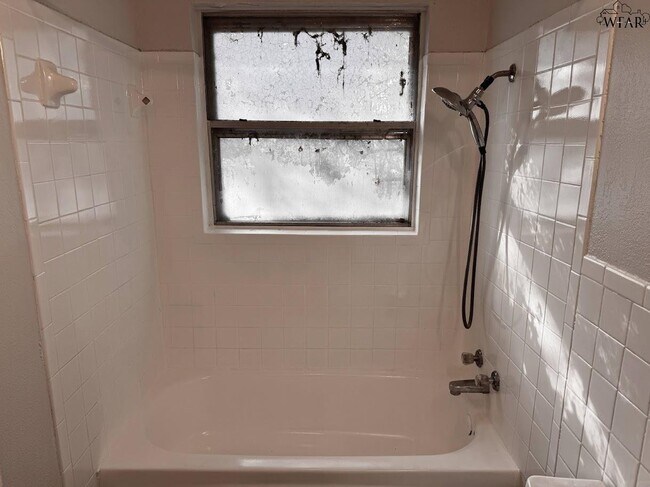 Building Photo - 1813 Westcliff Dr