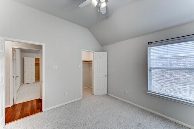 Building Photo - 10103 Cottonwood Canyon Dr