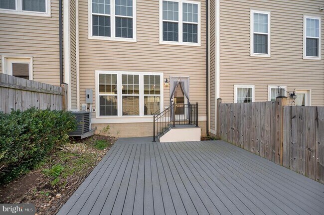 Building Photo - 208 Freesia Ln