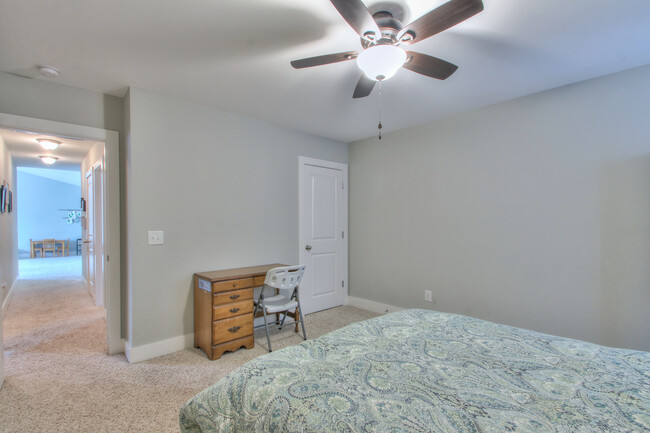 Building Photo - 1113 Camden Cir