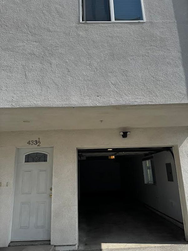 Building Photo - 433 1/2 E 30th St