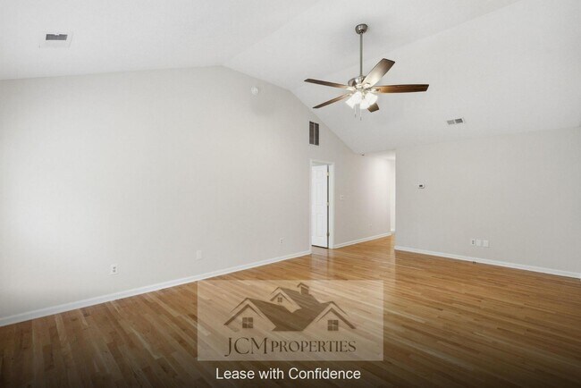 Building Photo - 700 Cottonwood Dr