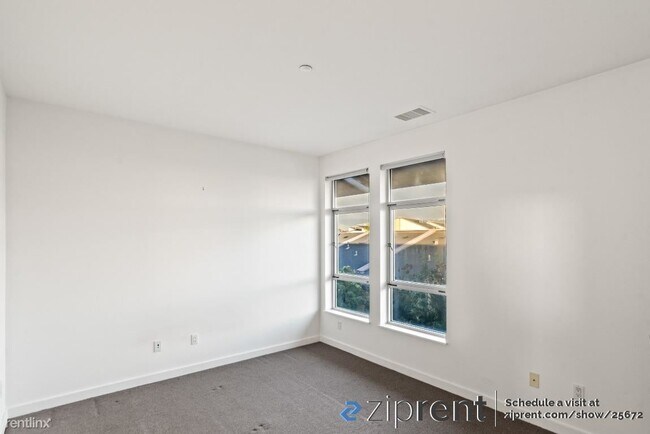 Building Photo - 2 br, 2 bath Townhome - 2910 Mandela Pkwy,...