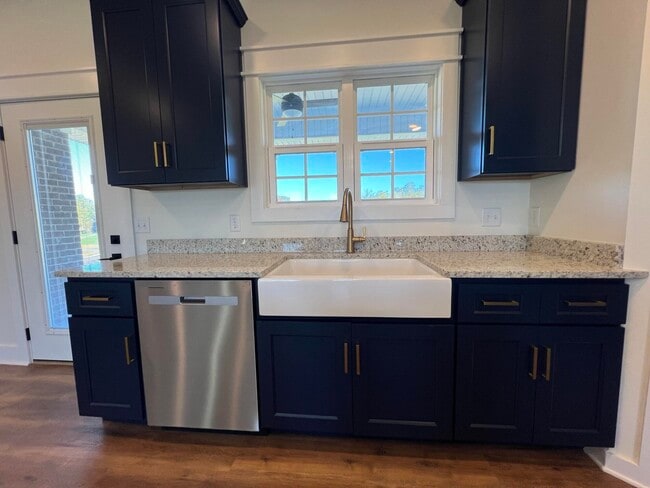 Building Photo - 308 Wolverine Way