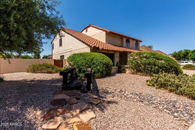Building Photo - 2050 W Nido Ave