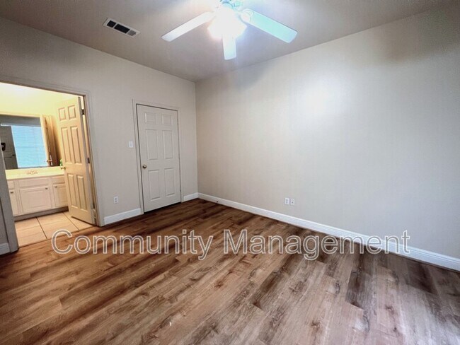 Building Photo - 5163 Etta St