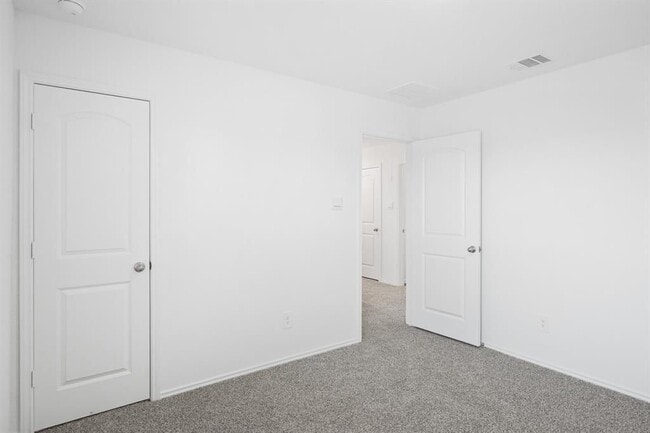 Building Photo - 4905 Blue Beetle Rdg Dr