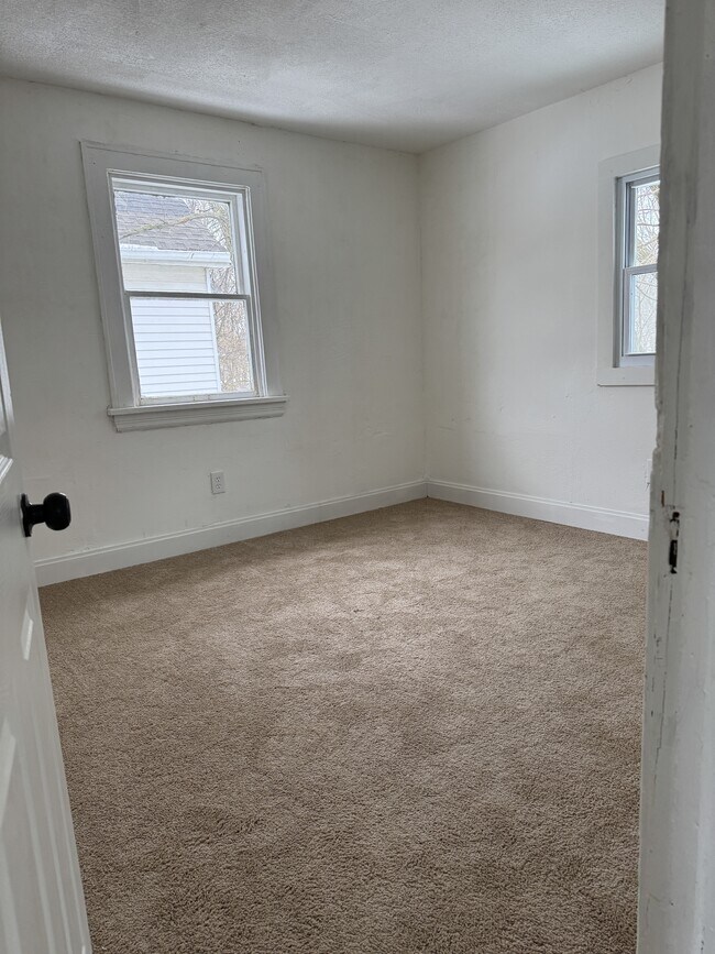 Building Photo - 10414 Nelson Ave