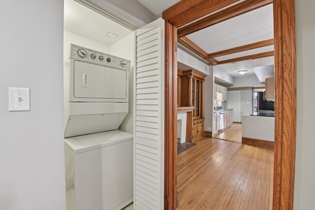 Building Photo - 4432 N Winchester Ave