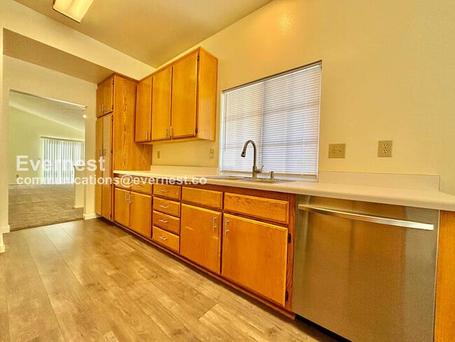 Building Photo - 27305 Uppercrest Ct