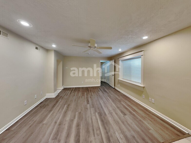 Building Photo - 1716 S 2900 E St