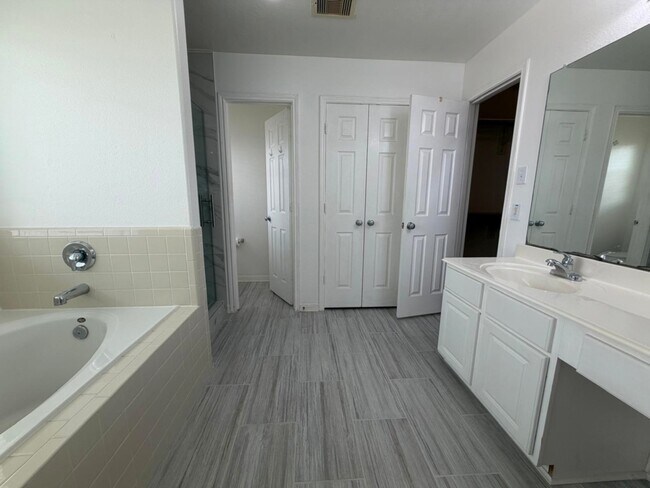Building Photo - 24627 Cobble Canyon Ln