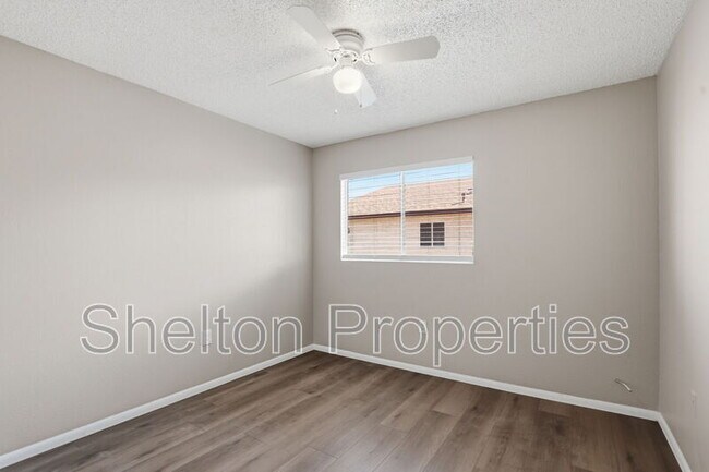 Building Photo - 860 E Brown Rd