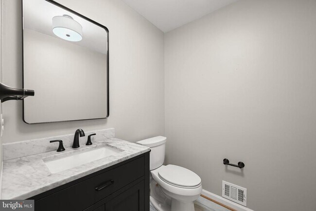 Building Photo - 25 Tivoli Lake Ct