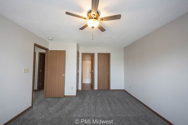 Building Photo - "Charming 3-Bedroom Haven with 2.5 Baths in Indianapolis – Your Perfect Retreat on Liverpool Way!"