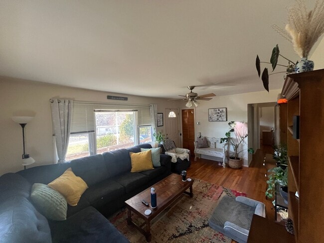 Building Photo - 265 View St