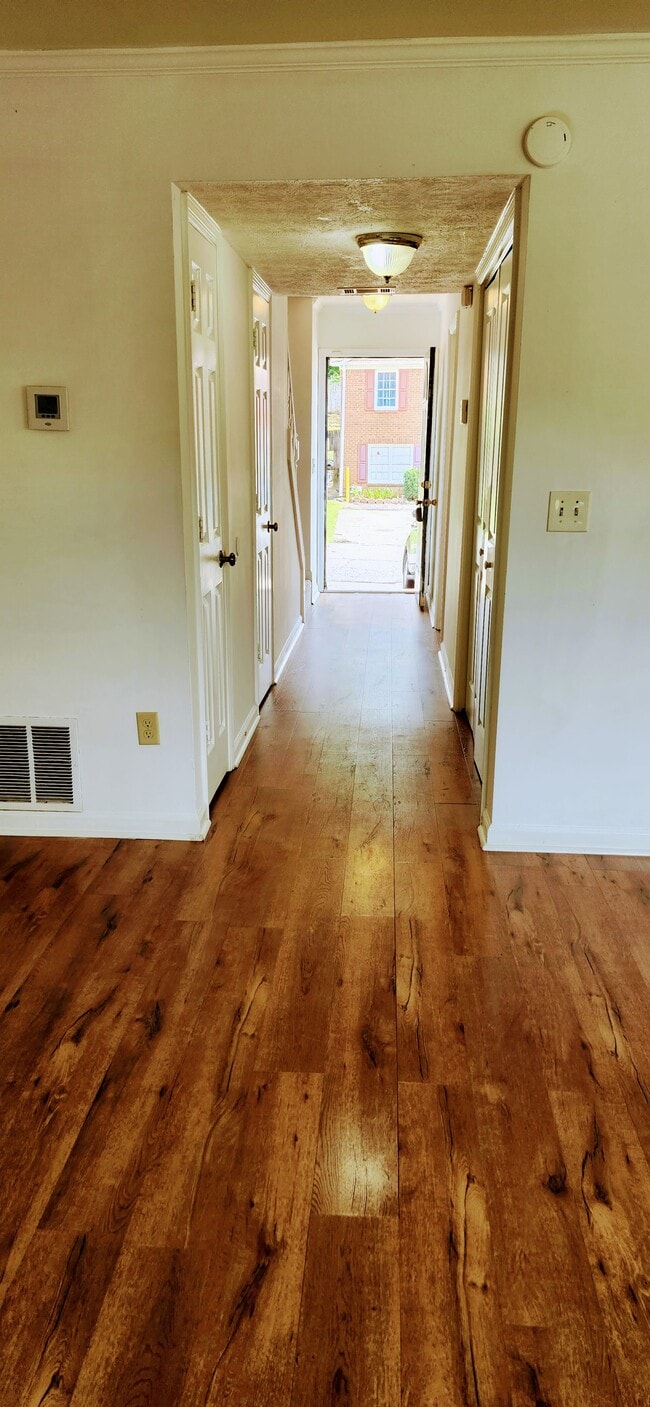 Building Photo - 5595 Executive Way