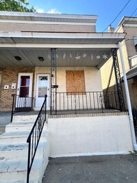 Building Photo - 28 Dexter St