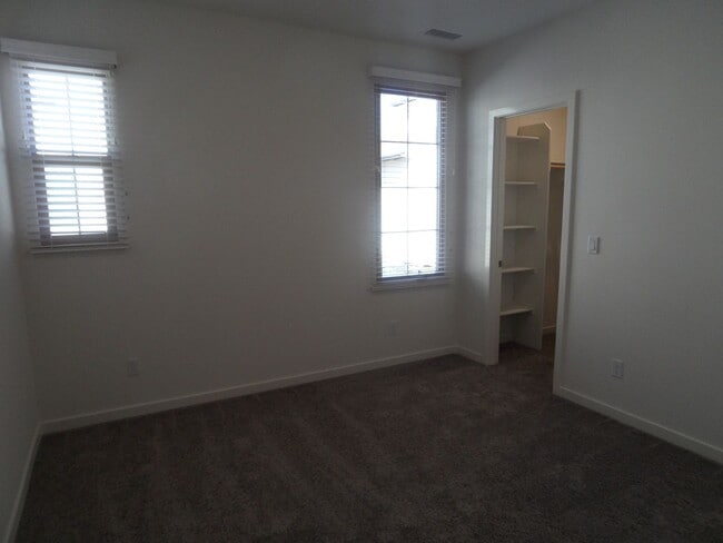 Building Photo - 4BR 3BA two-story condo with 2 Car Attache...