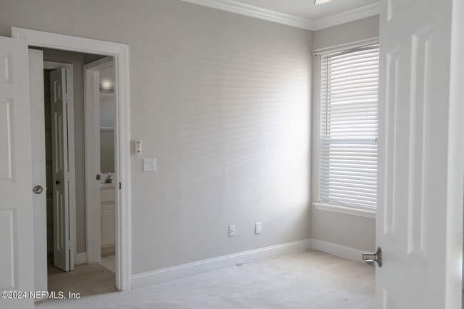 Building Photo - 9166 Spindletree Way
