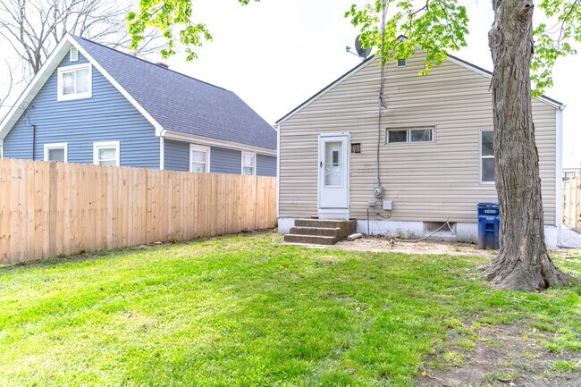 Building Photo - [STR] Fairgrounds Flat Located across Fairgrounds - Fully Furnished 2-Bedroom Home Near Downtown ...